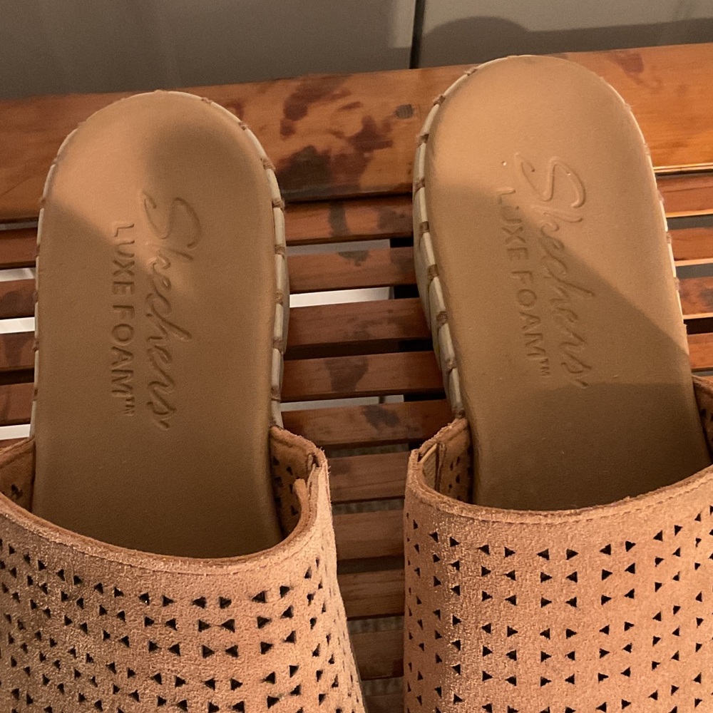 Skechers Lux Foam Tan Perforated Mules - Picture 2 of 4
